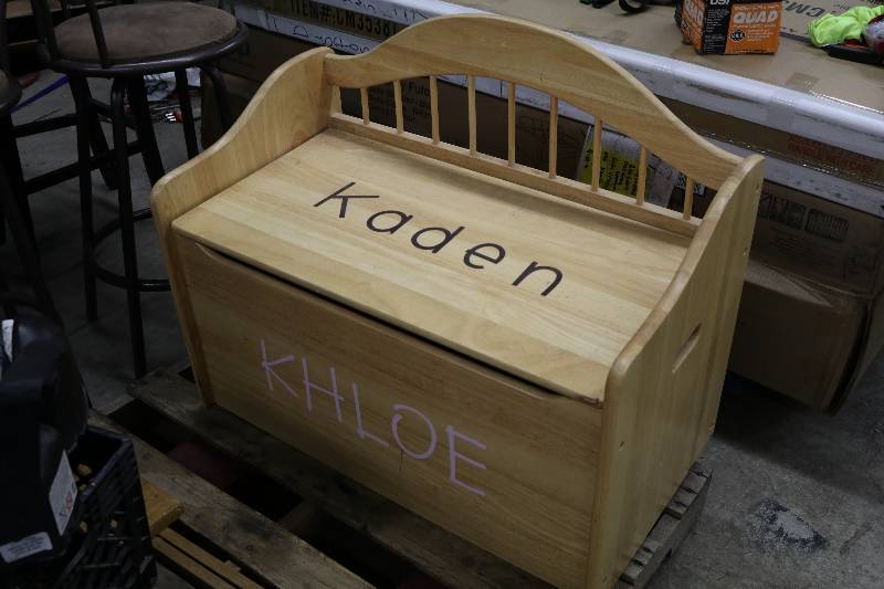 lot 149 image: Wooden Toy Chest