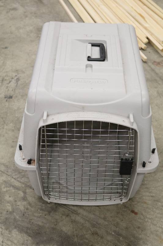 lot 150 image: Dog Kennel
