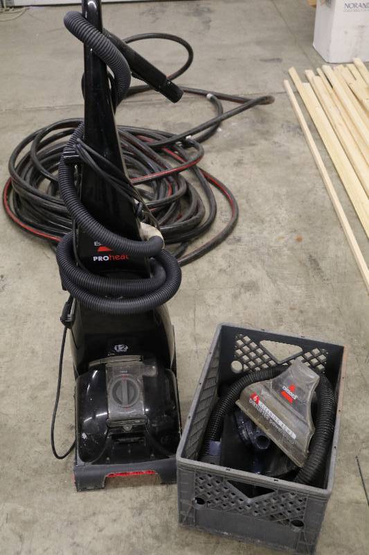 lot 152 image: Bissel Vacuum