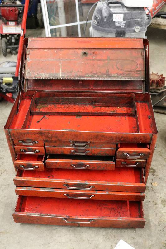 lot 164 image: Large Metal Toolbox