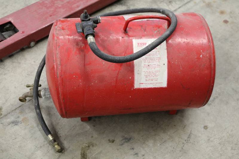 lot 169 image: Portable Air Tank