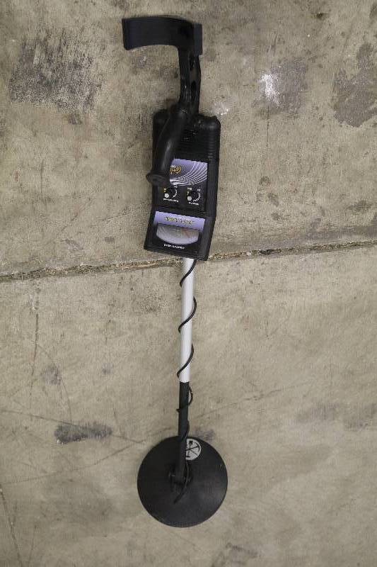 lot 183 image: Metal Detector