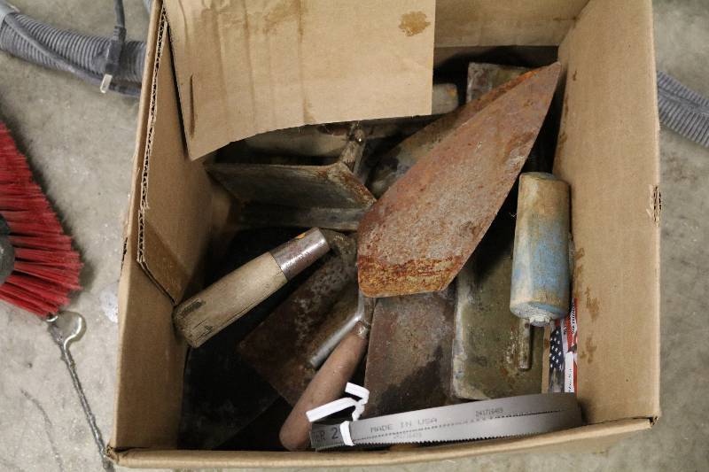 lot 185 image: Cement Trowels