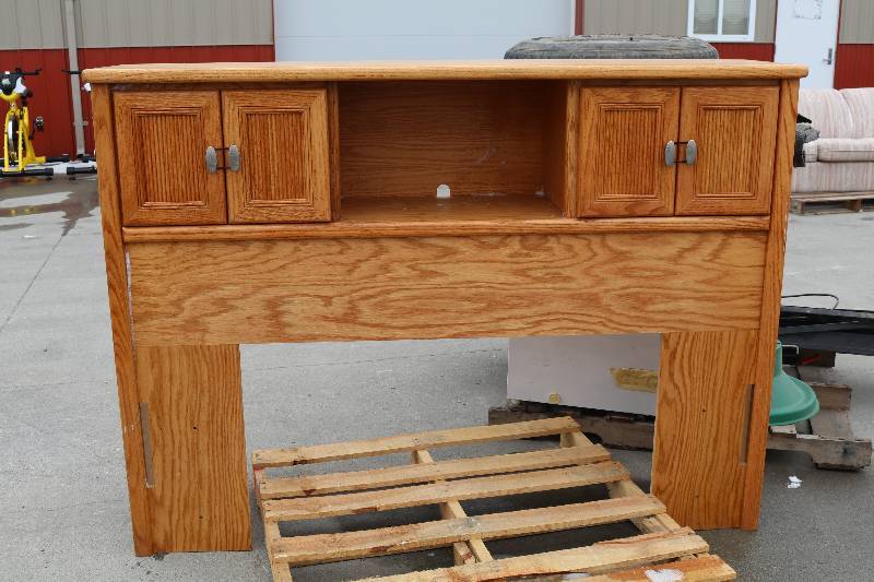 lot 192 image: HeadboardCabinet