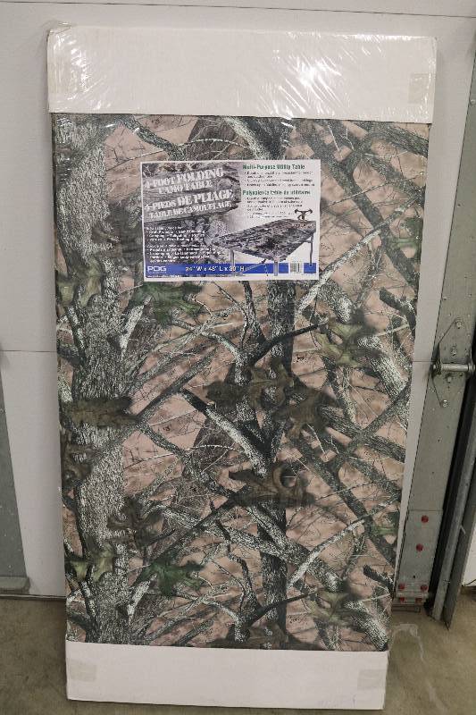 lot 9 image: Camo Table