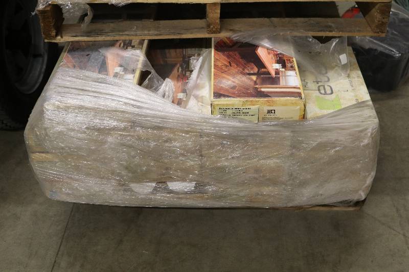 lot 36 image: Barnwood Laminate Flooring