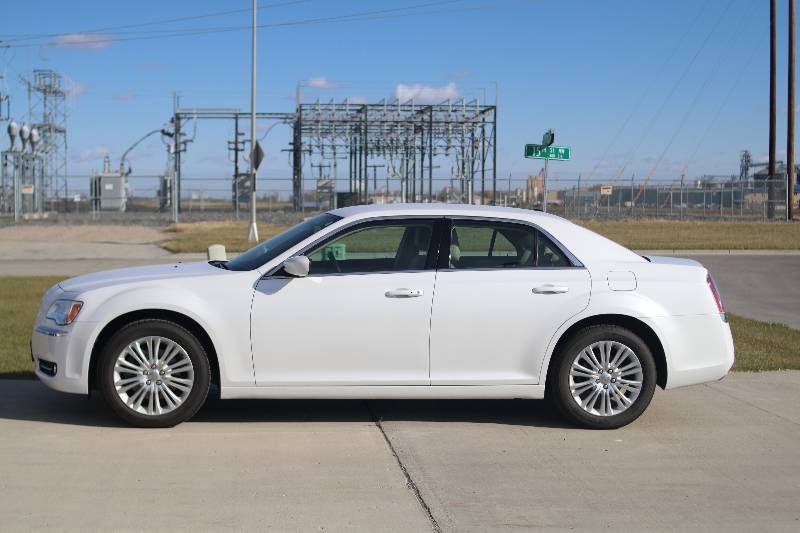 lot 38 image: 2014 Chrysler 300 AWDAWD