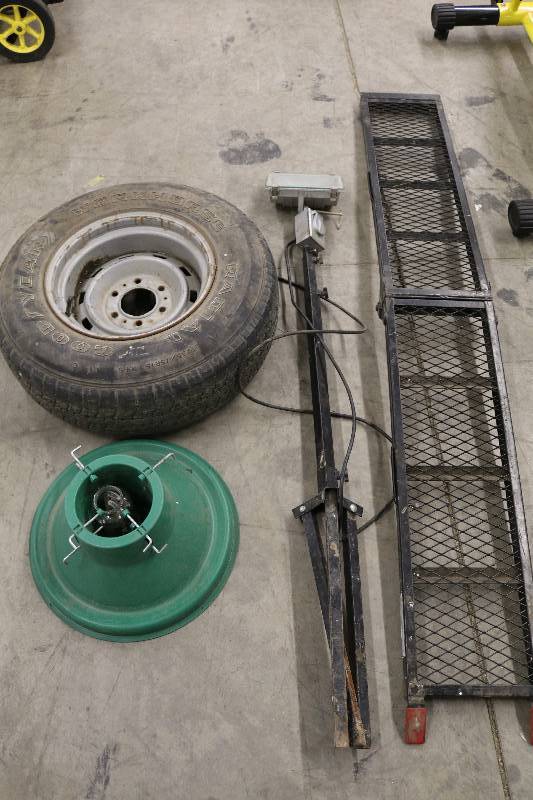 lot 54 image: TireRim, Shop Light