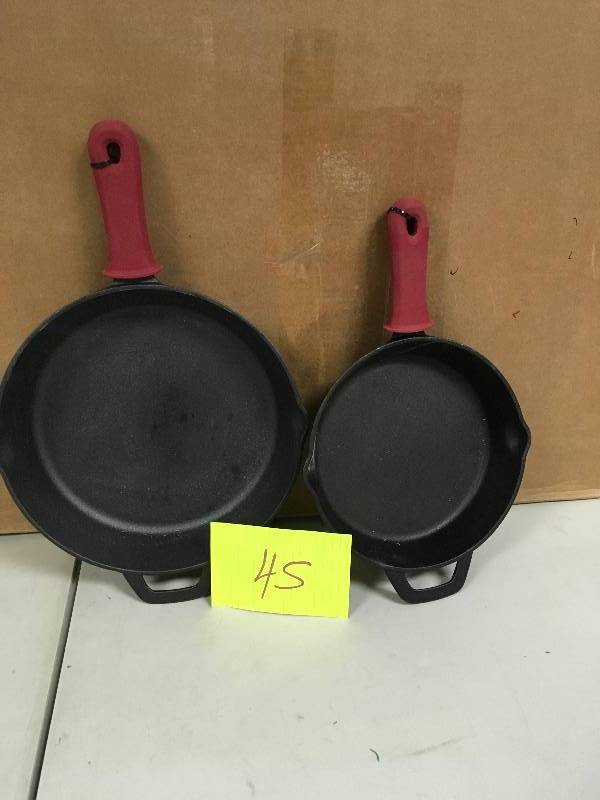 lot 45 image: 2 USED Cast Iron Fry Pan