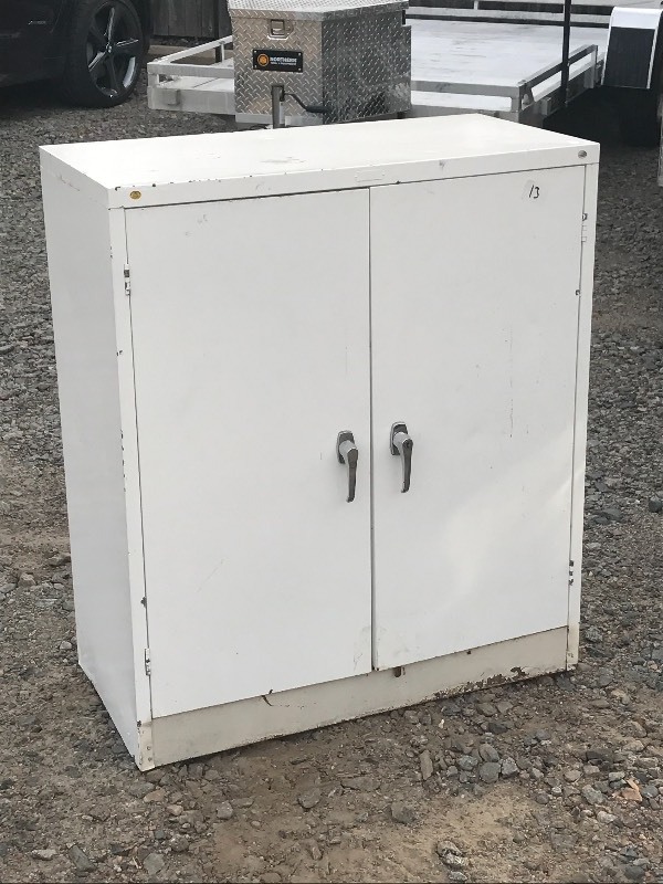 lot 13 image: Steel Tool Cabinet