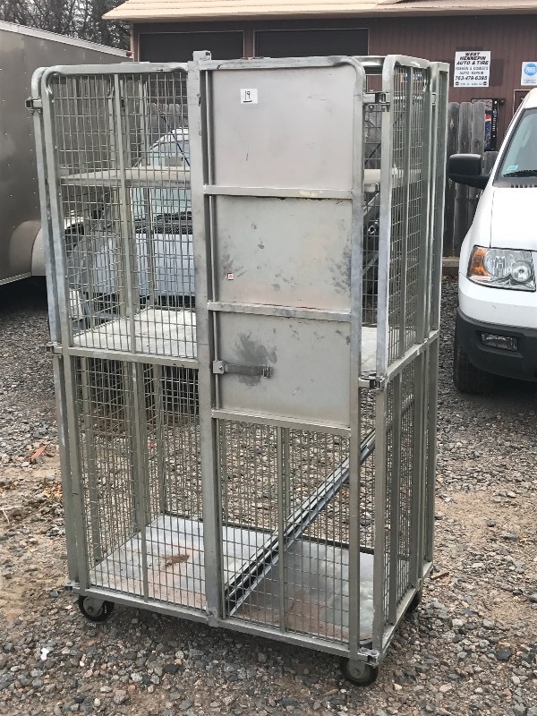 lot 19 image: Commercial Rolling Enclosed Shelf