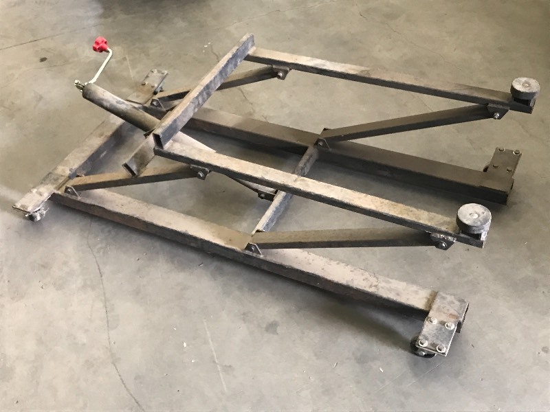 lot 23 image: Rolling SnowmobileATV Jack