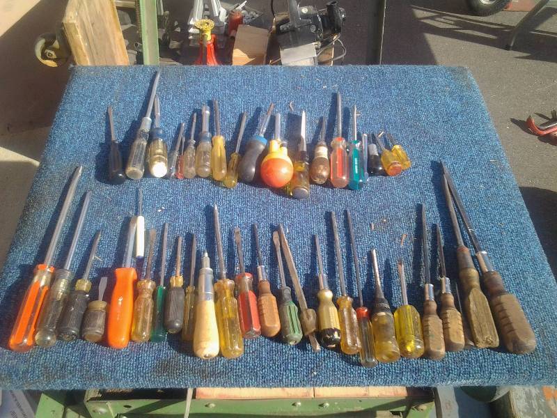 Large Lot Of Screw Drivers