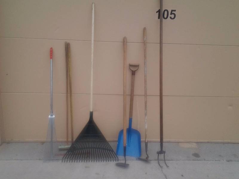 Rakes, Hoes, Shovel, Garden Weed Claw, Waxer, Squeegee (8 Pieces)