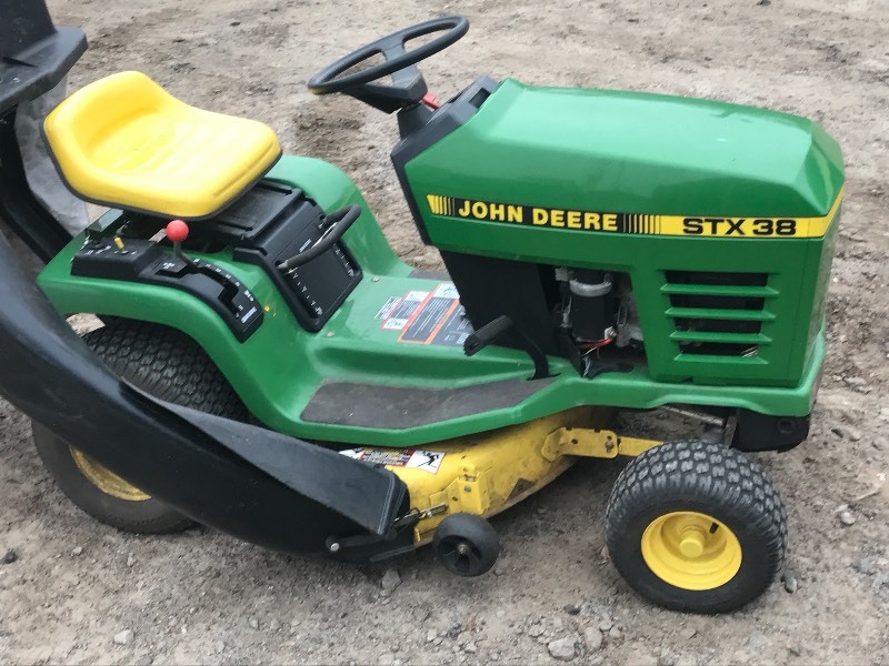 John Deere Stx38 Lawn Tractor Le Lawn Mowers Snow Blowers And More K Bid