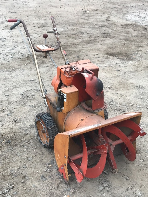 lot 10 image: Husky Snow Blower