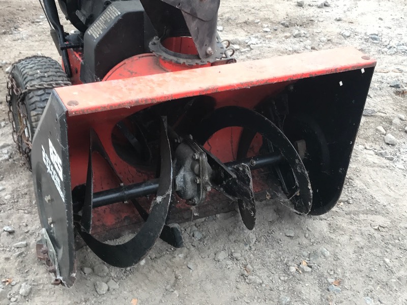 lot 13 image: Spirit Snow Blower