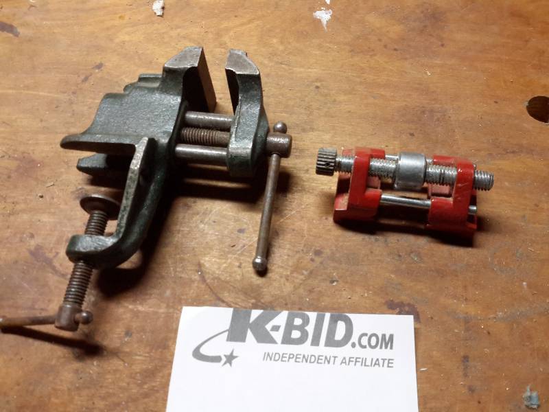 lot 94 image: 2 small vises