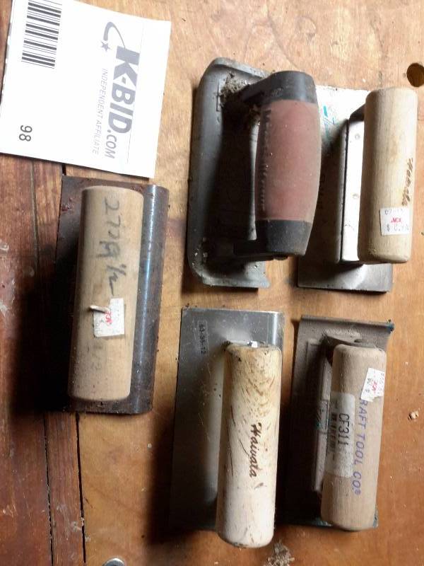 lot 98 image: 5 edging tools