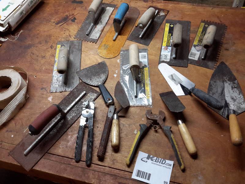 lot 99 image: Large lot of Cement finishing tools
