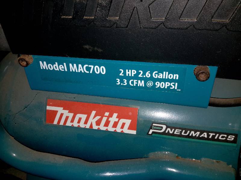 lot 14 image: Makita MAC700 Air Compressor