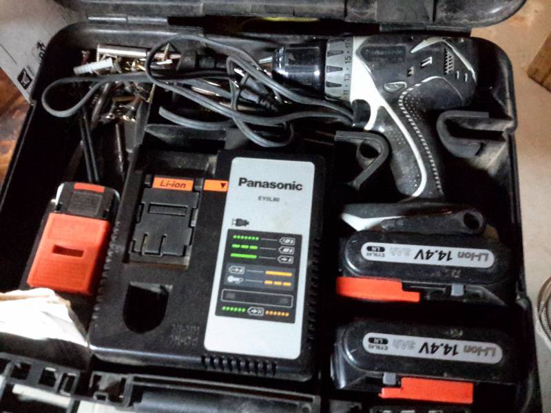 lot 3 image: Panasonic 14.4 V 3ah Li-ion Cordless Drill and driver