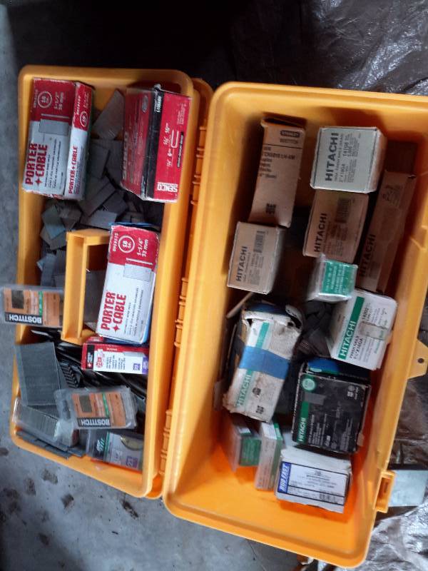 lot 19 image: Large lot of power nailer nails