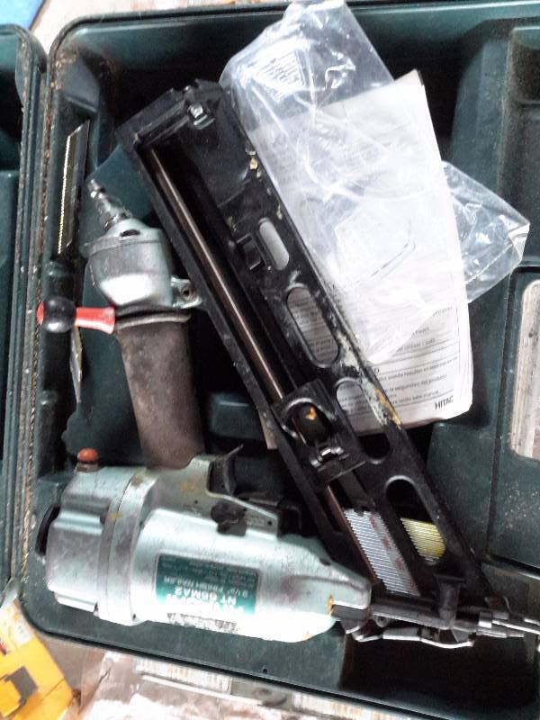 lot 20 image: Hitachi, 2 12 in Finish Nailer