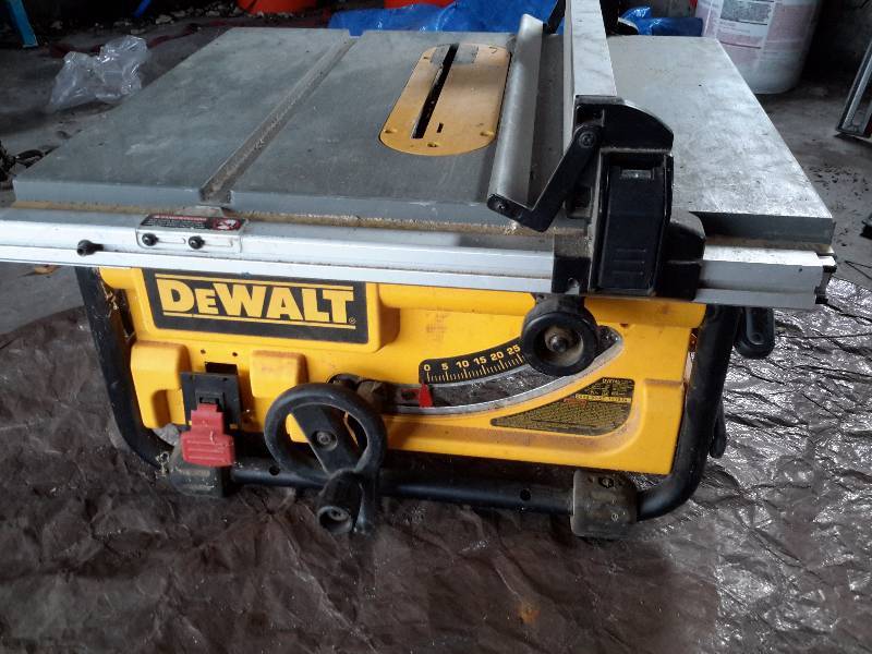 lot 25 image: Dewalt DW745 10 in Table Saw