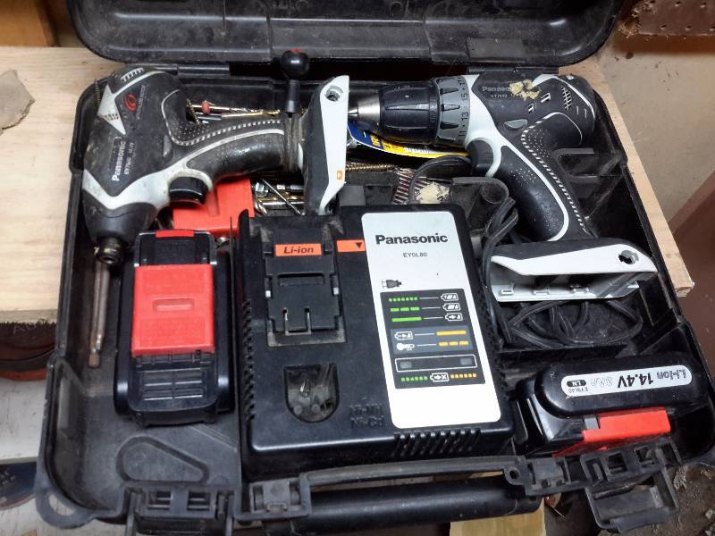 lot 5 image: Panasonic 14.4 V 3ah Li-ion Cordless Drill and driver