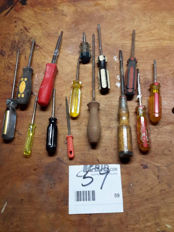 lot 59 image: Lot of misc. sizestypes of screw drivers