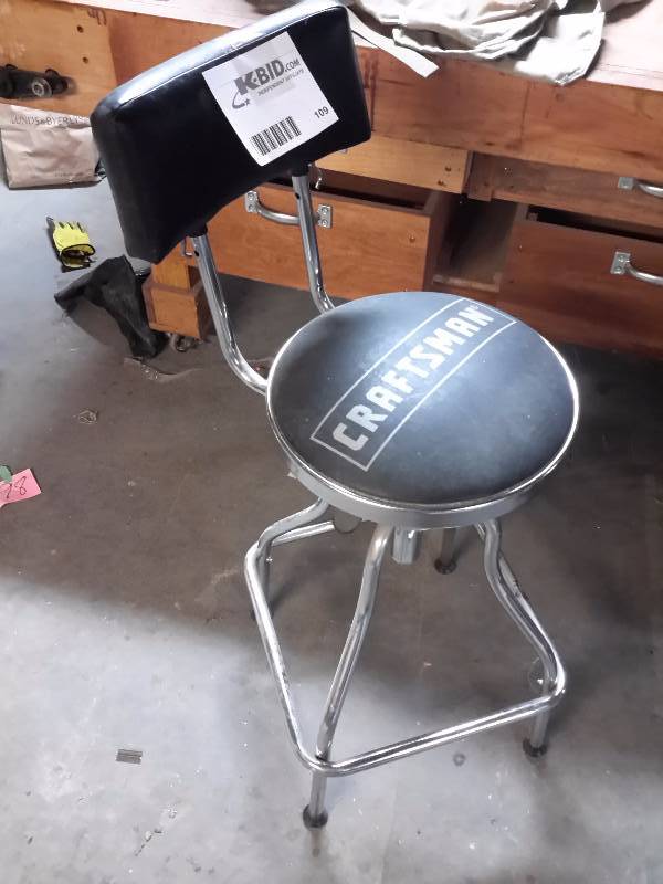 lot 109 image: CRAFTSMAN carpenter chair.. Like new