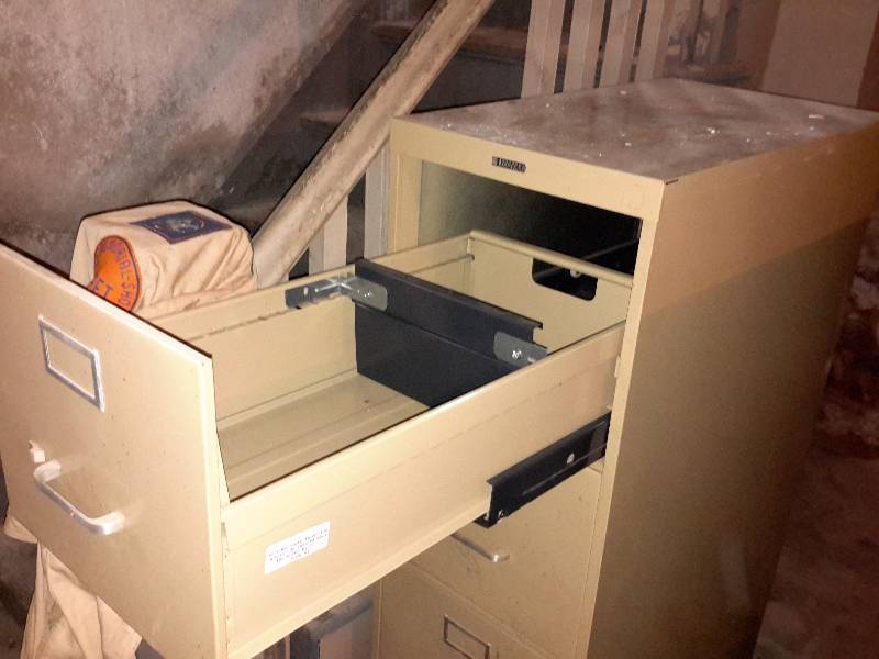 lot 118 image: 4 Drawer, Letter Size File Cabinet