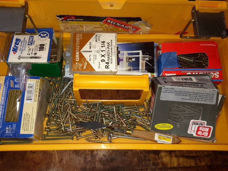 lot 12D image: Lot of misc.. Screws etc. as pictured