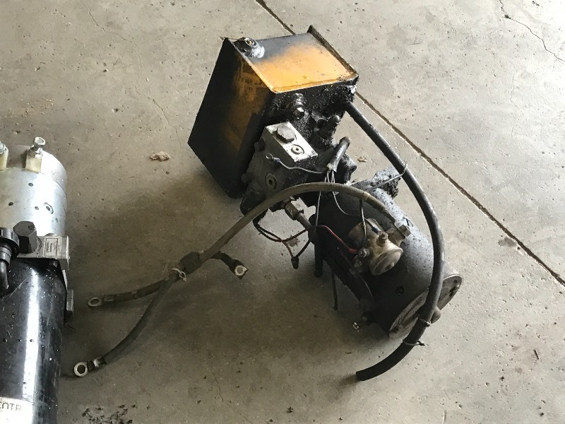 (2) Electric  Hydraulic Pumps