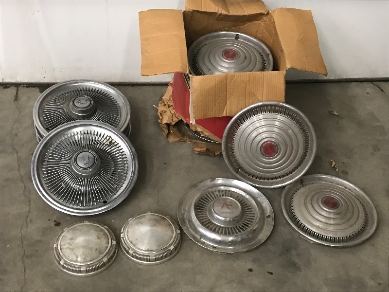 lot 8 image: Assorted Hub Caps