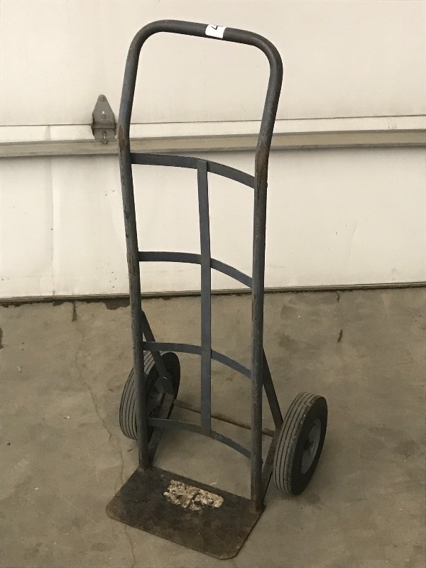 lot 40 image: 2-Wheel Dolly