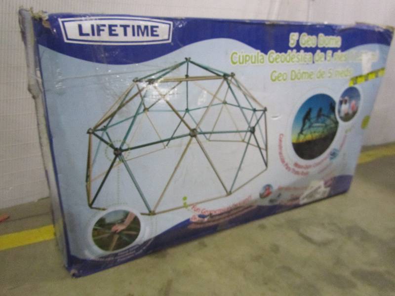 lot 85 image: Lifetime 5 ft. Earth Tone Dome Climber