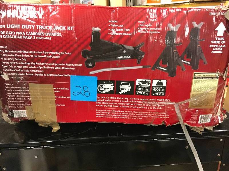 lot 28 image: Husky HD00127 3-Ton Light Duty Truck Jack Kit. never used open box