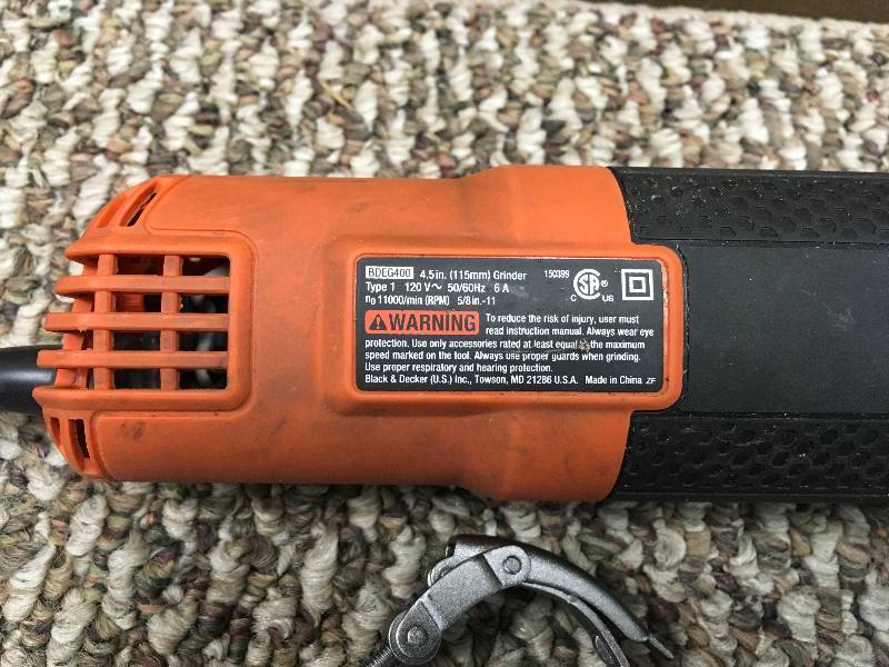 lot 80 image: Black & Decker 6 AMP,  4.5 in (115mm)Small Angle Grinder 120 Volt, Corded. Used
