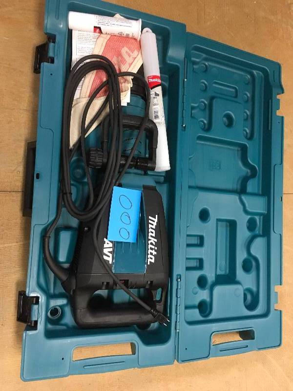 lot 000 image: Makita HM1214C 27.1-Pound Demolition Hammer never used