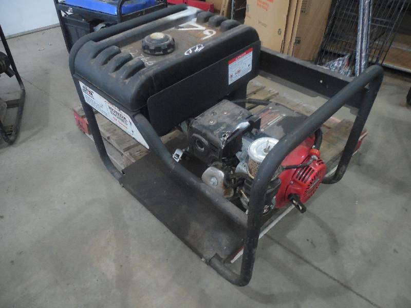 lot 11 image: NORTHSTAR 5500 WATT PRO SERIES GENERATOR WITH HONDA 8 HP ENGINE