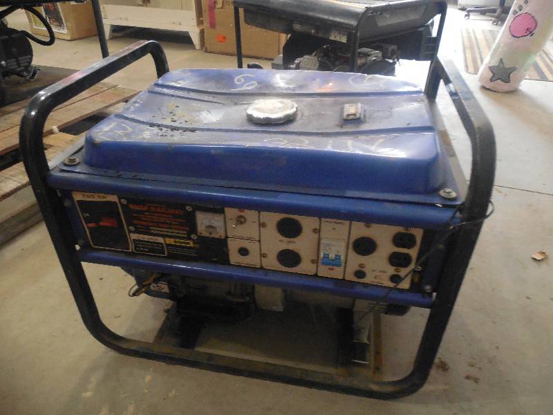 lot 13 image: TK 5500 WATT GENERATOR WITH 10 HP BRIGGS ENGINE