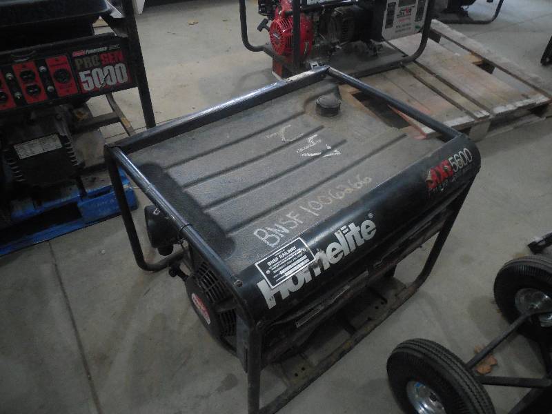 lot 14 image: HOMELITE LRXE5600 WATT GENERATOR WITH ROBIN 11.5 HP ENGINE W ELECTRIC START
