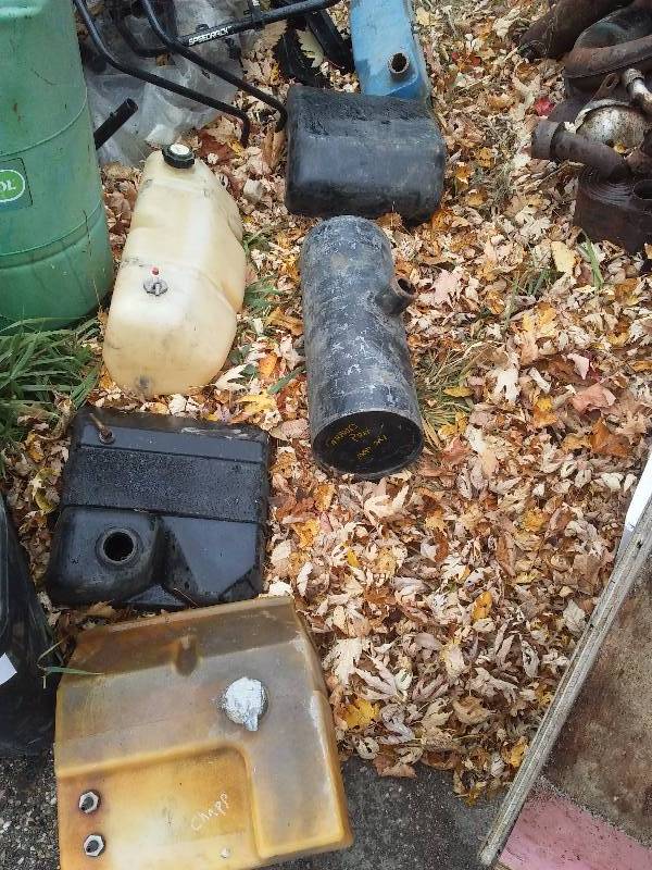 lot 13 image: Gas Tanks (6) Chappell, Grand Prix and more
