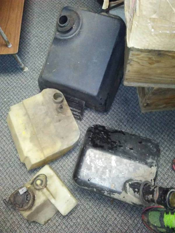 lot 19 image: Gas Fuel Tanks (4)