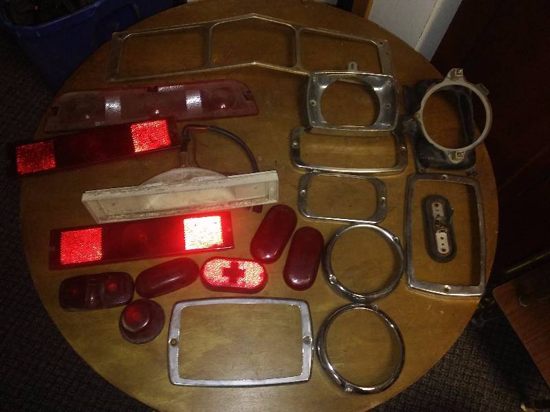 lot 41 image: Tail lights, Bezels, harnesses and lenses