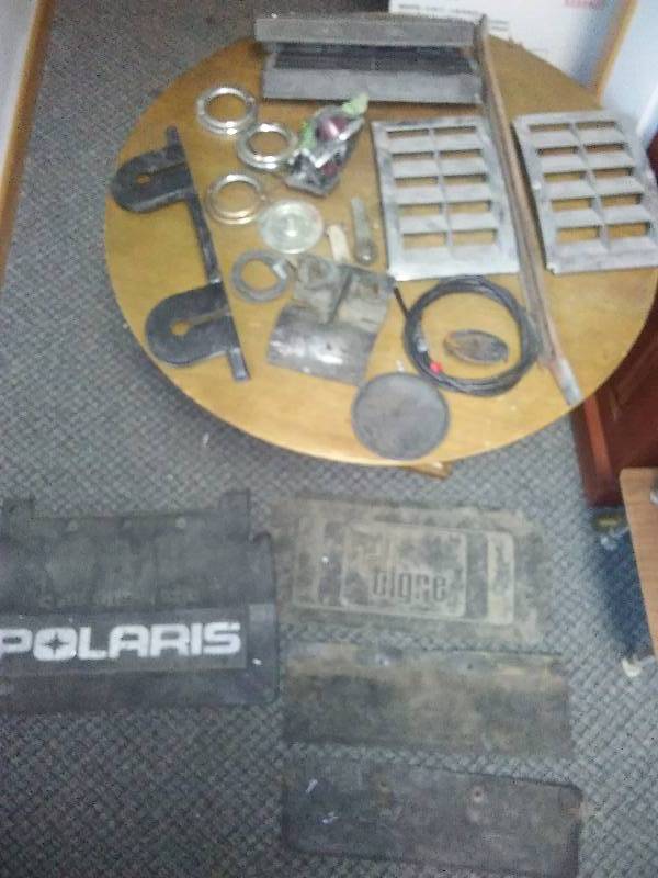 lot 43 image: Misc. Snowmobile Arctic Cat, Polaris, El Tigre and Panther