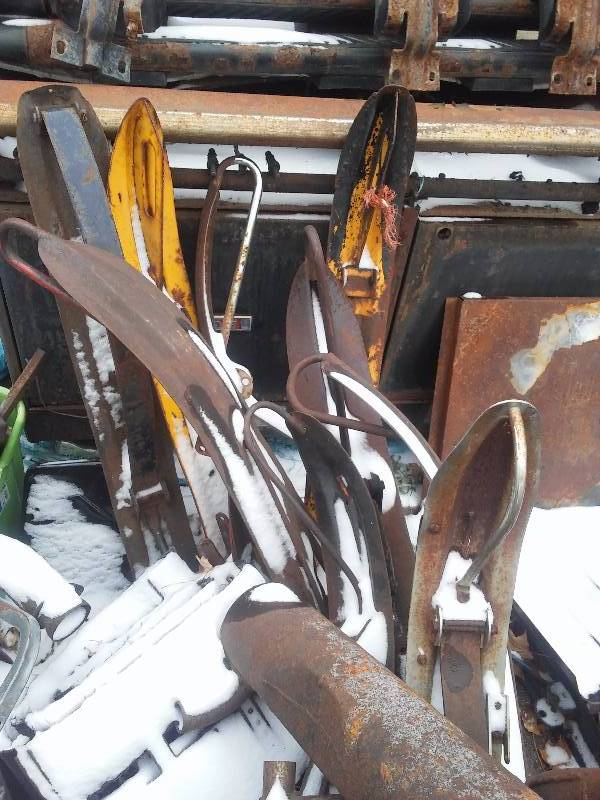 lot 52 image: Snowmobile Skis (12)