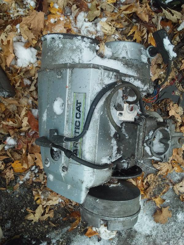 lot 56 image: Arctic Cat Snowmobile Engine, 21-cycliner motor